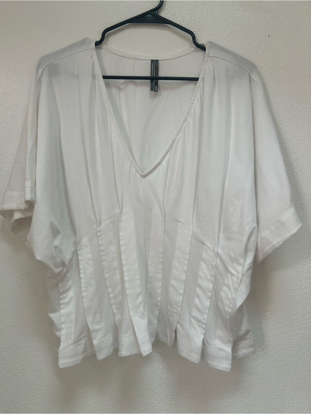 Anthropologie White V-Neck Pleated domian style sleeves flowy 
size Large